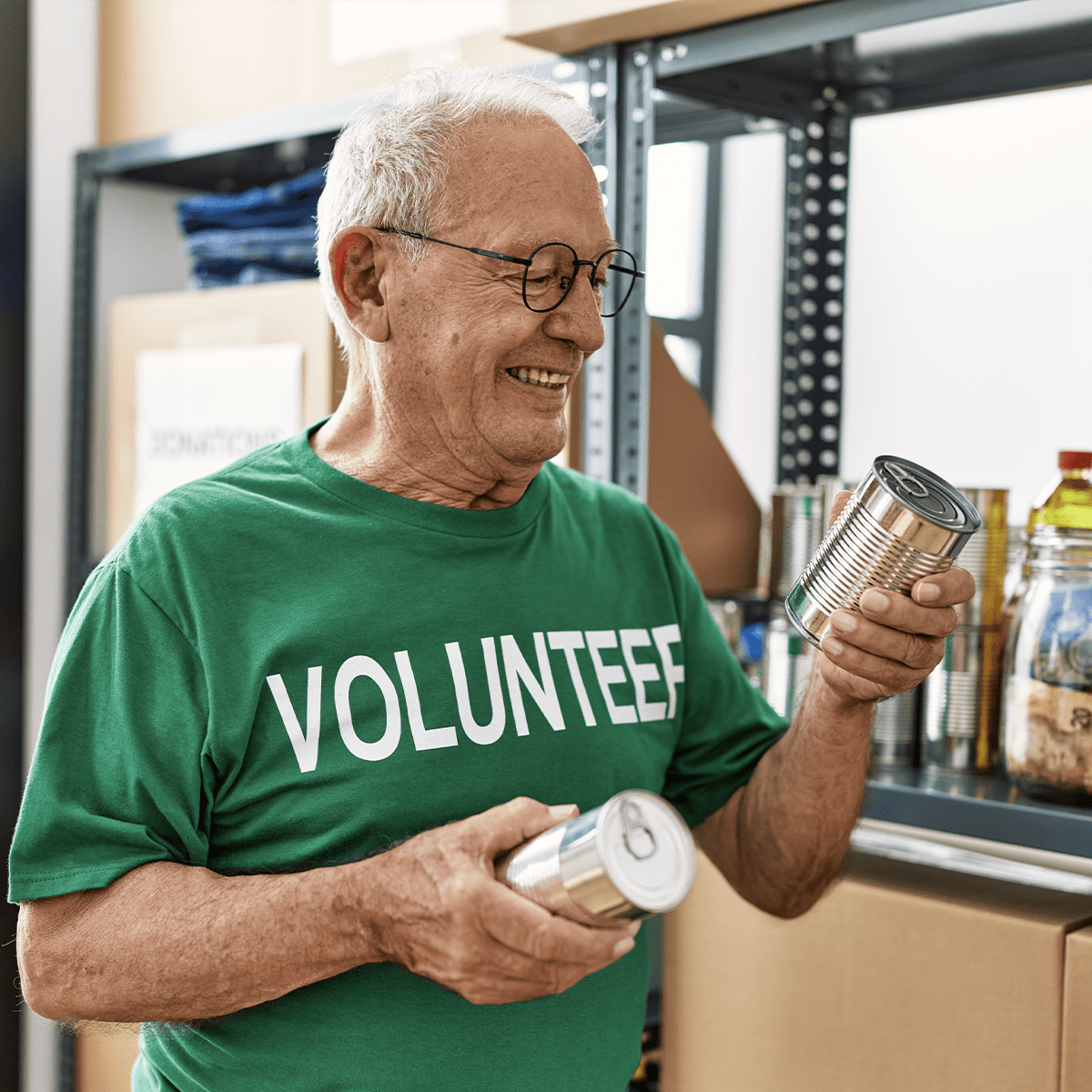 Exploring the Benefits of Volunteering for Seniors - featured